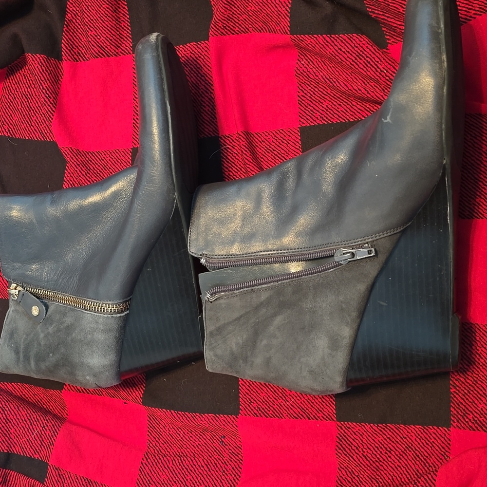 Gray Isaac Mizrahi Live Kierra leather and suede wedge ankle boot